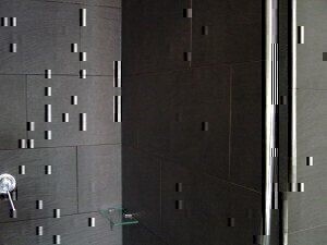 Schiefer-Kalk-entfernen-und-schuetzen_e36e3a15 Schiefer reinigen Berlin – Schiefer-Dusche Privathaus Berlin Nachher