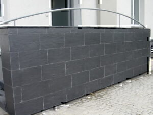 Schierfer-reinigen-und-schuetzen-300x225_bd88aa43 Schiefer-Außenwand nach Reinigung Berlin – Nachher