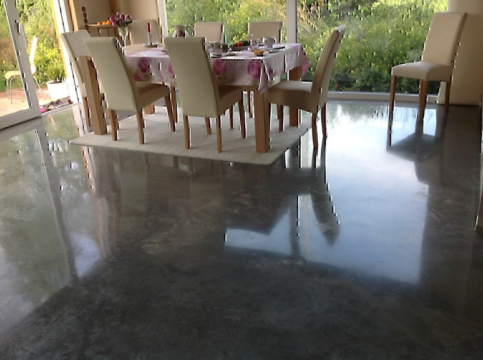 Sichtbeton-reinigen-1-1536x1147Steindoktor_ce545673 Sichtbeton poliert Hochglanz HTC Superfloor Berlin – Nachher