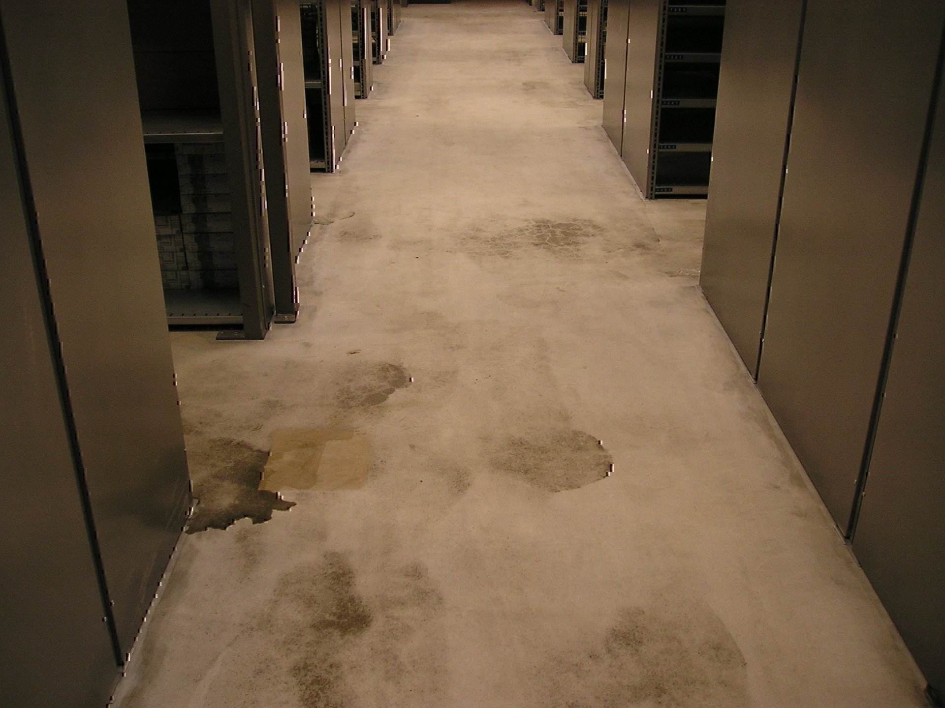 Sichtbeton2Steindoktor_52fcbd26 Sichtbeton Archiv-Betonboden verschmutzt Berlin – Vorher