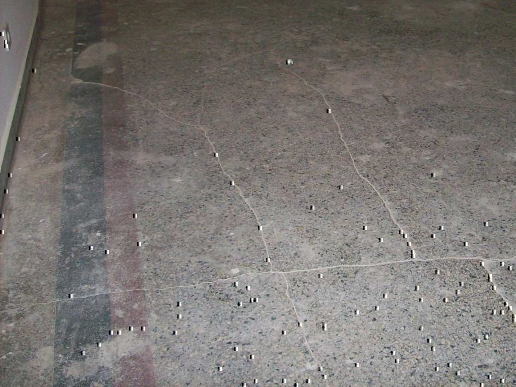 Terrazzo-vorherSteindoktorberlin_97bf2987 Terrazzo-Restaurierung – Mehrfamilienhaus Berlin – Vorher – Terrazzo reinigen Berlin