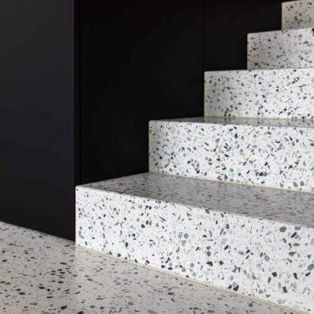 Treppenhaus-renovieren-4-450x450_f8b10219 Terrazzo-Lobby in Berlin nach professioneller Sanierung durch Stein-Doktor
