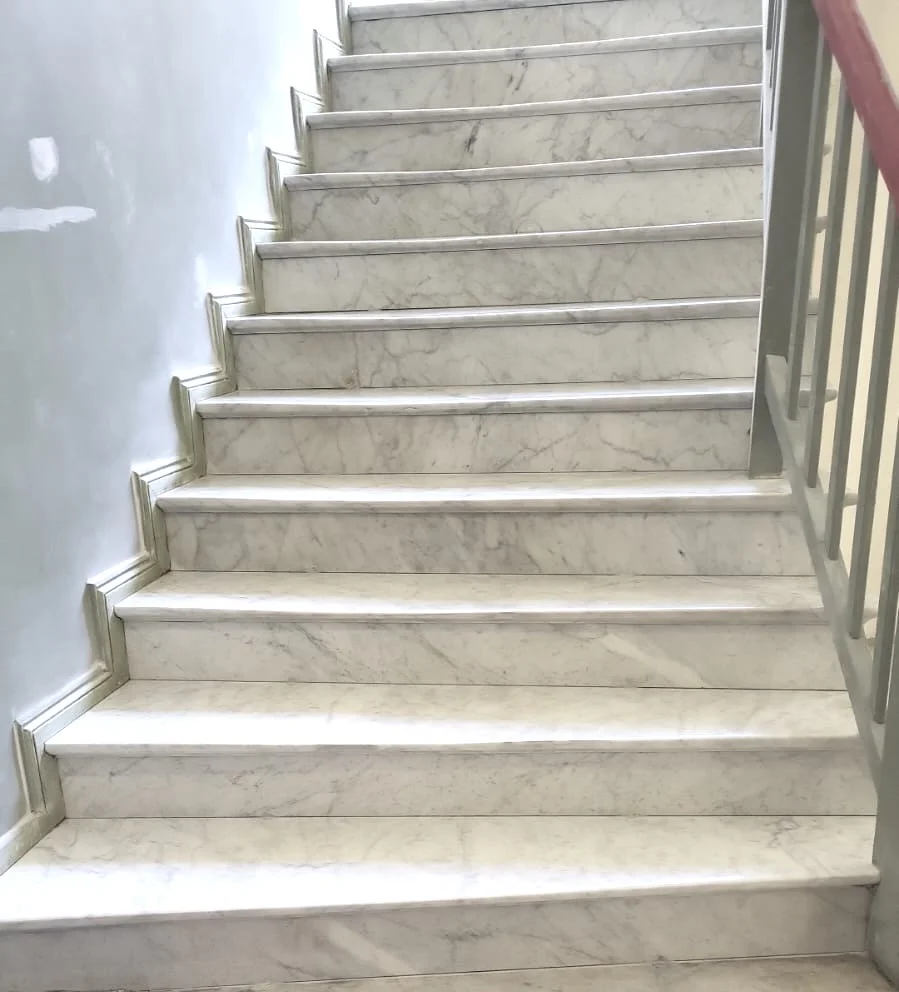 Marmortreppe nachher - geschliffen und poliert, Berlin