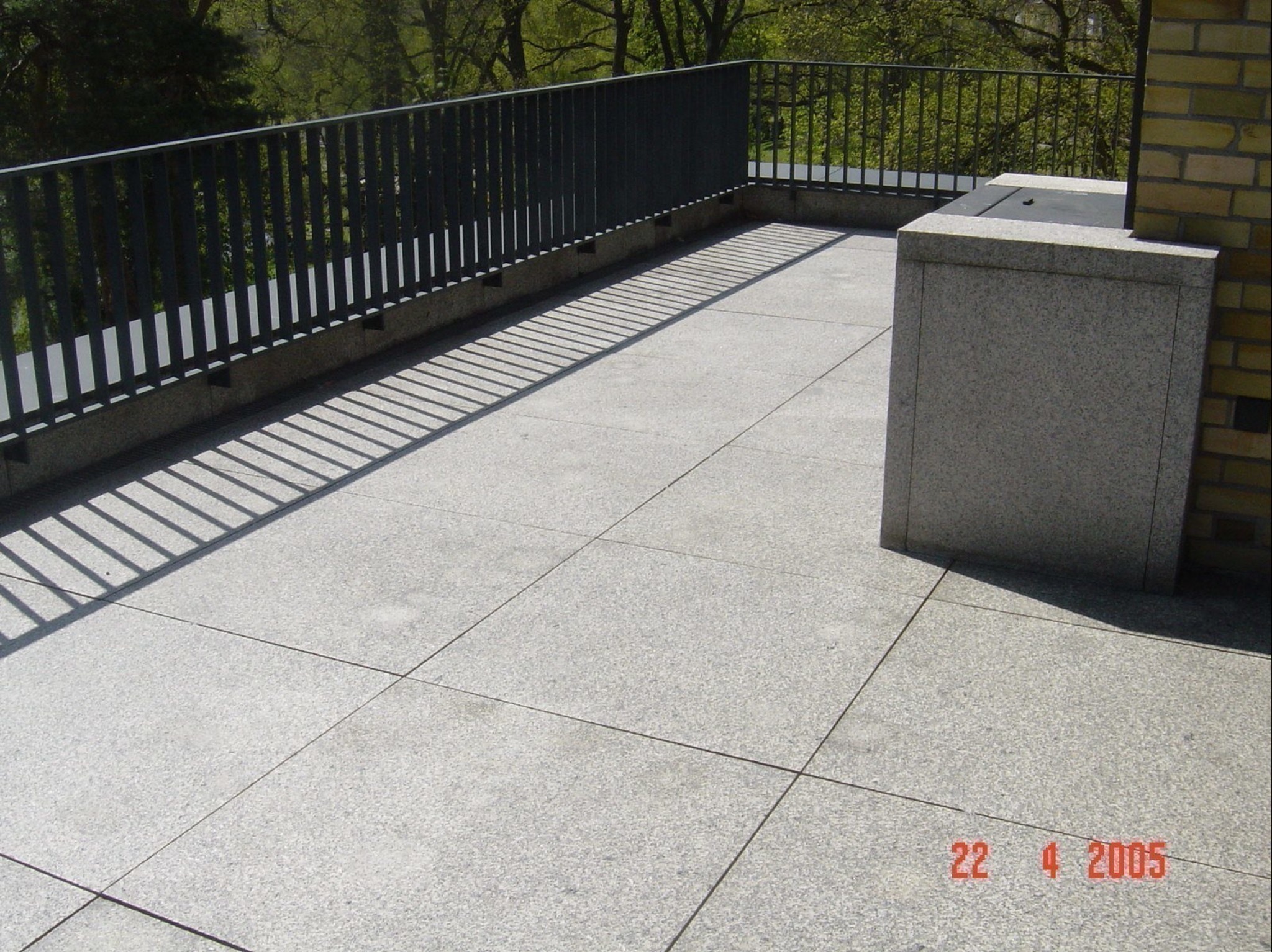 pLSipxkipHMgfkcp Granit-Terrasse mit Flecken - Nachher