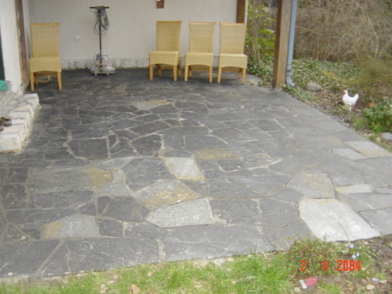 Schiefer-Terrasse nachher – gereinigt und imprägniert vom Stein-Doktor Berlin